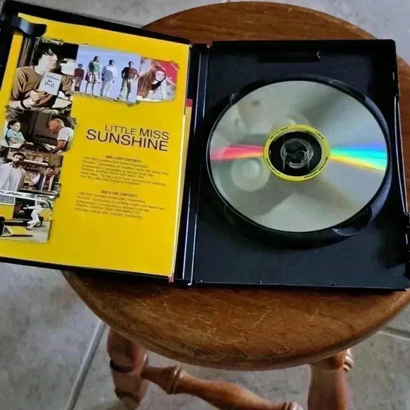 Dvd LITTLE MISS SUNSHINE INCLUDES WIDESCREEN AND FULL SCREEN VERSIONS - Picture 3 of 5